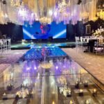 Antalya lüks otel etkinlikleri için LED ekran entegreli sahne ve şeffaf cam podyum tasarımı